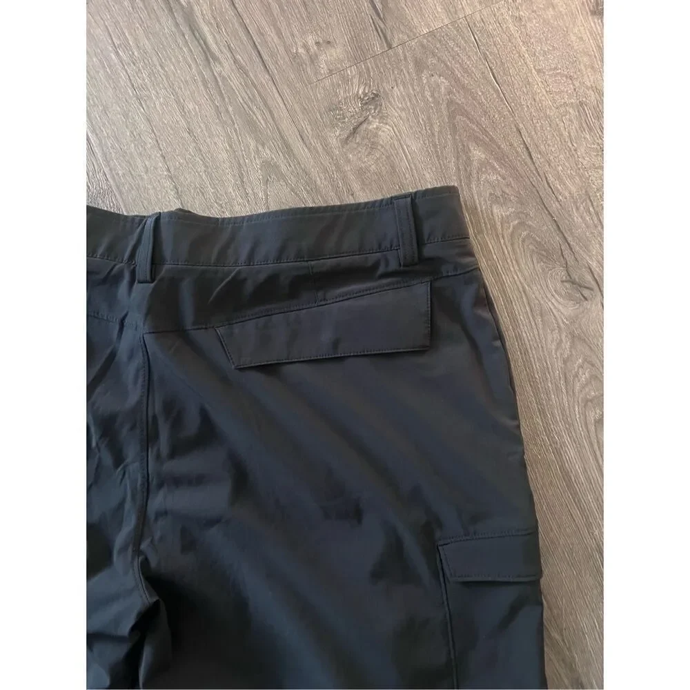 Under Armour Mantra Cargo Shorts Mens 38 Black Hybrid Lightweight Pockets